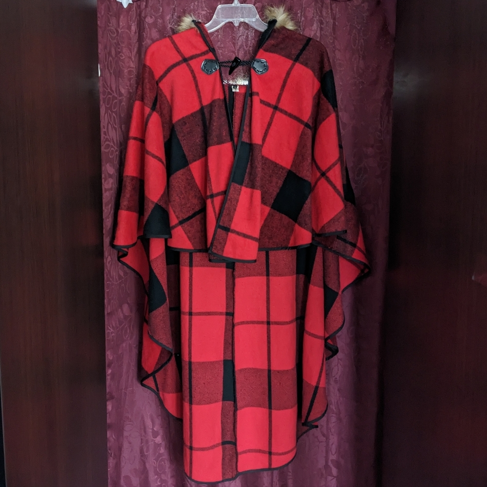 Hooded buffalo plaid symmetrical cape poncho red and black checkered - Picture 15 of 15